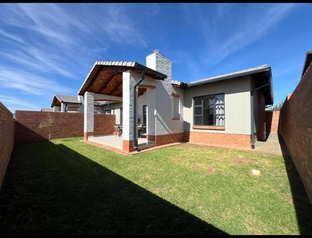 3 BEDROOM SECTIONAL TITLE FOR SALE IN SIX FOUNTAINS RESIDENTIAL ESTATE